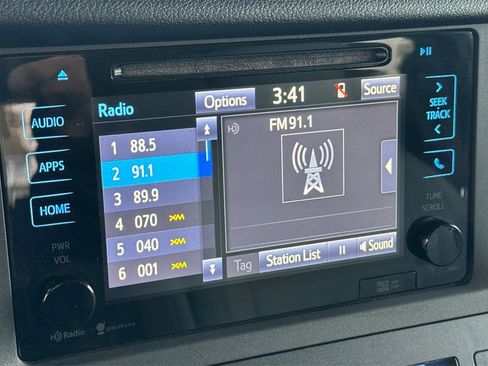 Used 2015 Toyota Sienna L image 18