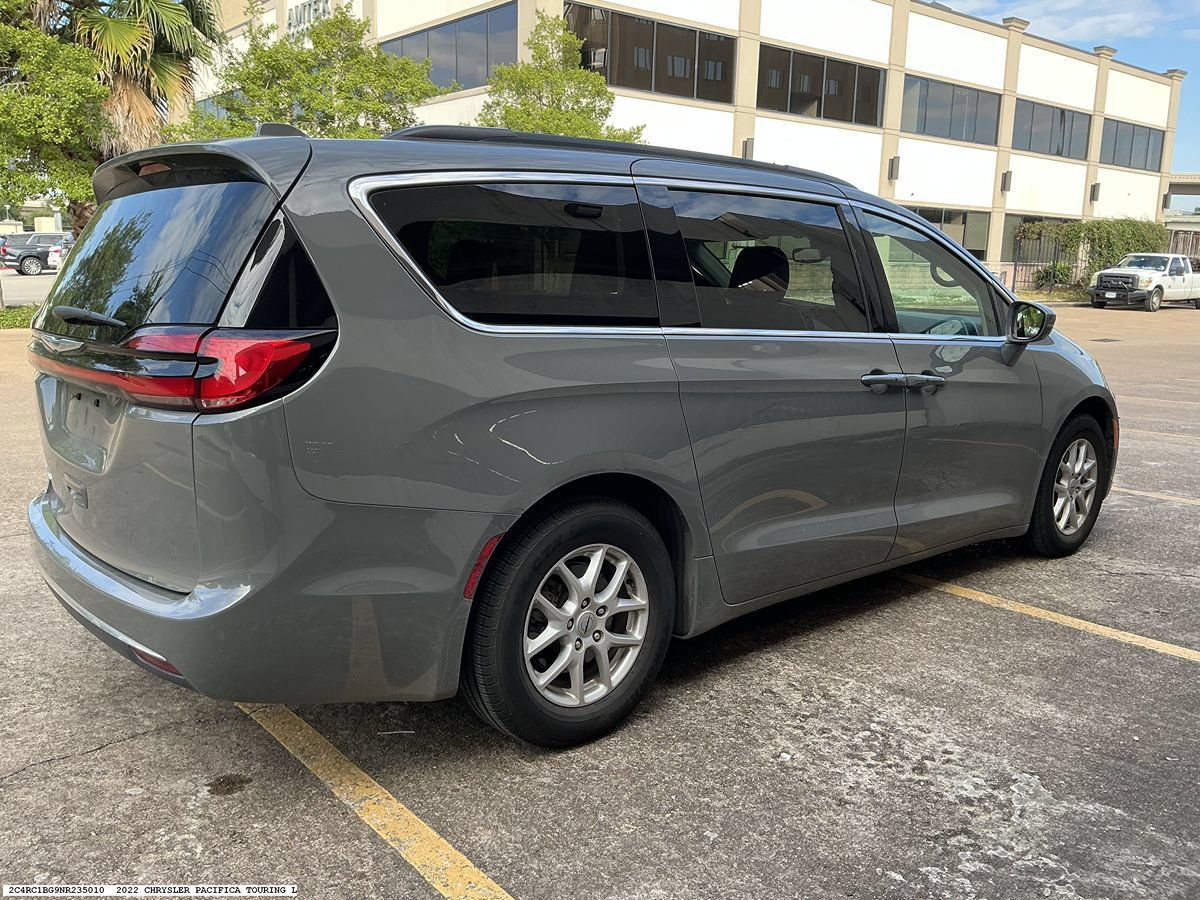 Used 2022 Chrysler Pacifica Touring-L FWD image 6
