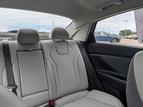 Used 2023 Hyundai Elantra Limited FWD image 14
