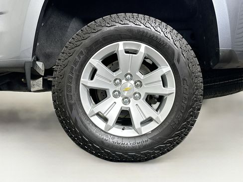 Used 2018 Chevrolet Colorado LT AWD/4WD image 11