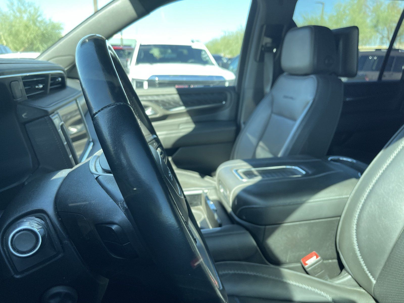 Used 2023 GMC Yukon XL Denali AWD/4WD image 10