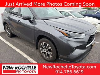 Used 2023 Toyota Highlander XLE AWD/4WD video 1