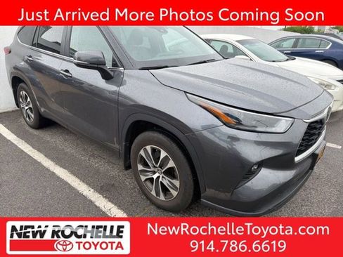 Used 2023 Toyota Highlander XLE AWD/4WD image 1