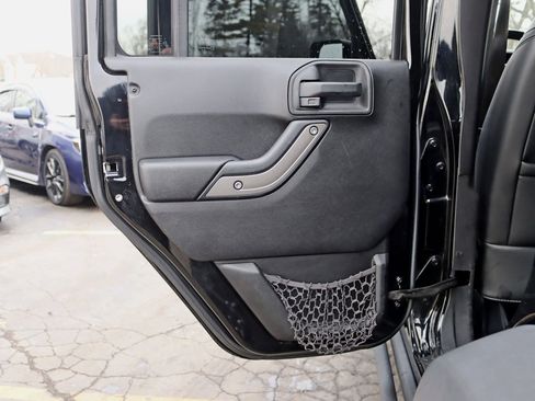 Used 2013 Jeep Wrangler Unlimited Sahara image 31