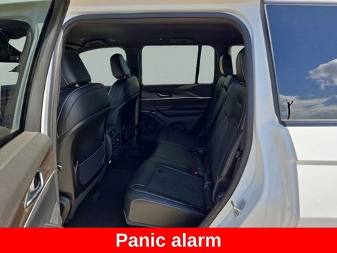 New 2026 Jeep Grand Cherokee Altitude AWD/4WD image 16