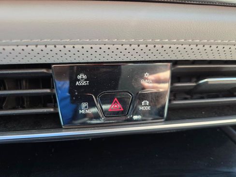 Used 2024 Volkswagen Atlas Peak Edition SE AWD/4WD image 45