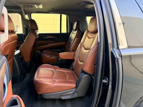 Used 2015 Cadillac Escalade ESV Luxury image 12
