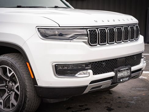 Used 2023 Jeep Wagoneer Series III w/ Preferred Equipment Group image 3