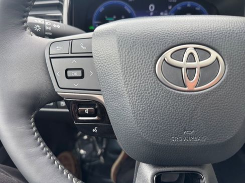 Used 2026 Toyota Camry XLE w/ Premium Plus Package FWD image 29