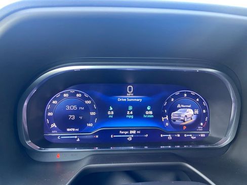 Used 2024 Chevrolet Suburban Z71 w/ Luxury Package image 22