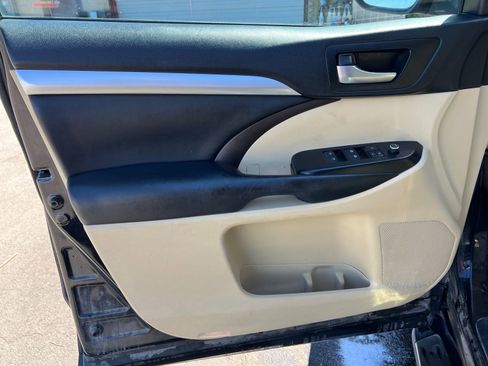 Used 2018 Toyota Highlander XLE AWD/4WD image 19