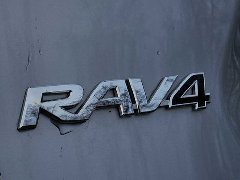 Used 2022 Toyota RAV4 XLE image 29