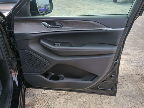 New 2026 Jeep Grand Cherokee Altitude image 28