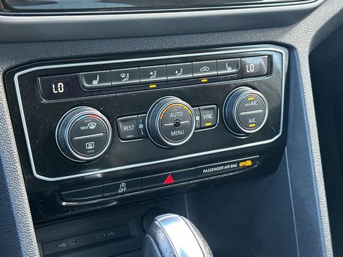 Used 2022 Volkswagen Atlas SEL R-Line image 21