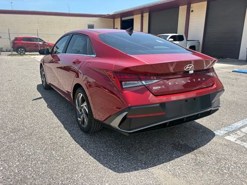 Used 2025 Hyundai Elantra SEL FWD image 5