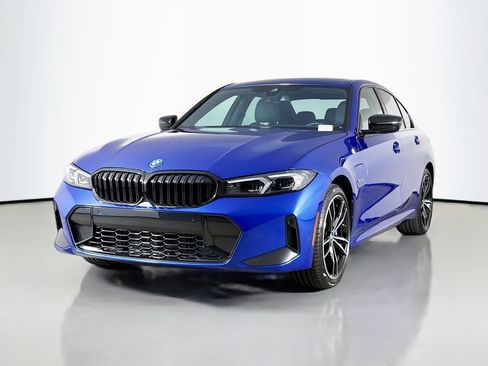 Used 2023 BMW 330e w/ M Sport Package RWD image 3