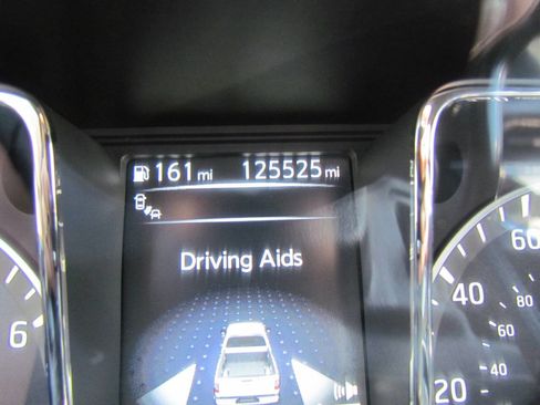 Used 2018 Nissan Titan SV w/ SV Convenience Package image 22