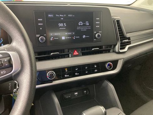 Used 2025 Kia Sportage LX AWD/4WD image 2