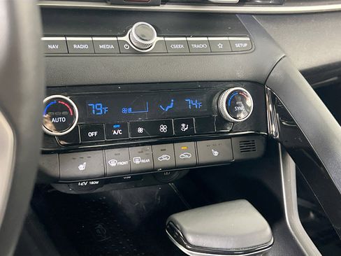 Used 2023 Hyundai Elantra SEL w/ Convenience Package image 16