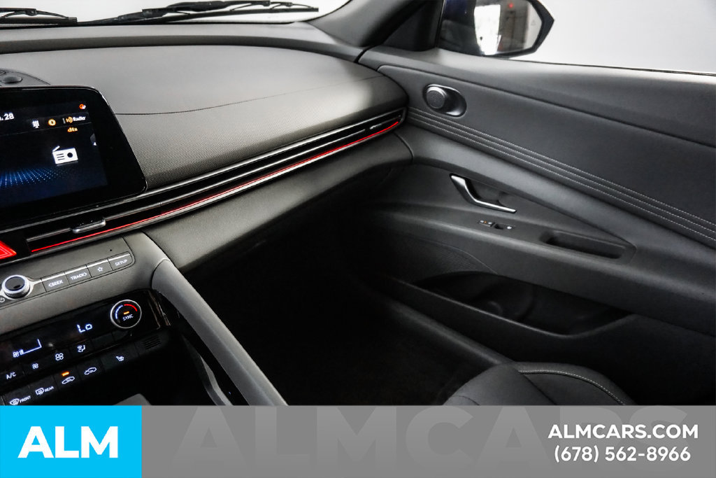 Used 2025 Hyundai Elantra SEL FWD image 36