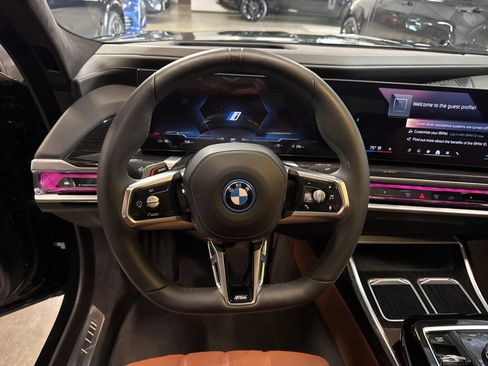 Used 2025 BMW i7 xDrive60 w/ Executive Package image 18