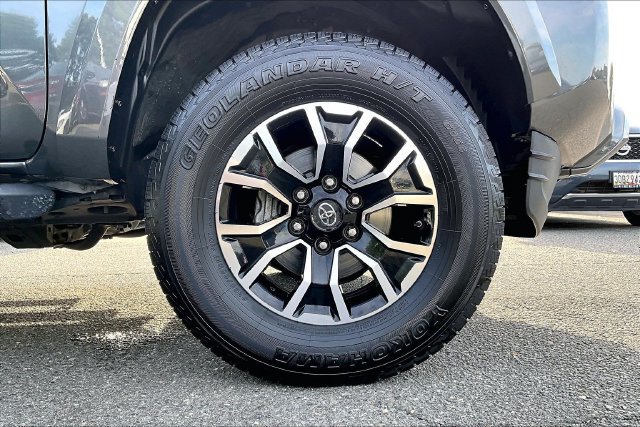 Used 2021 Toyota Tacoma TRD Sport w/ TRD Premium Sport Package AWD/4WD image 9