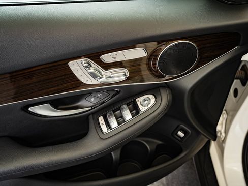 Used 2017 Mercedes-Benz GLC 300 4MATIC image 24