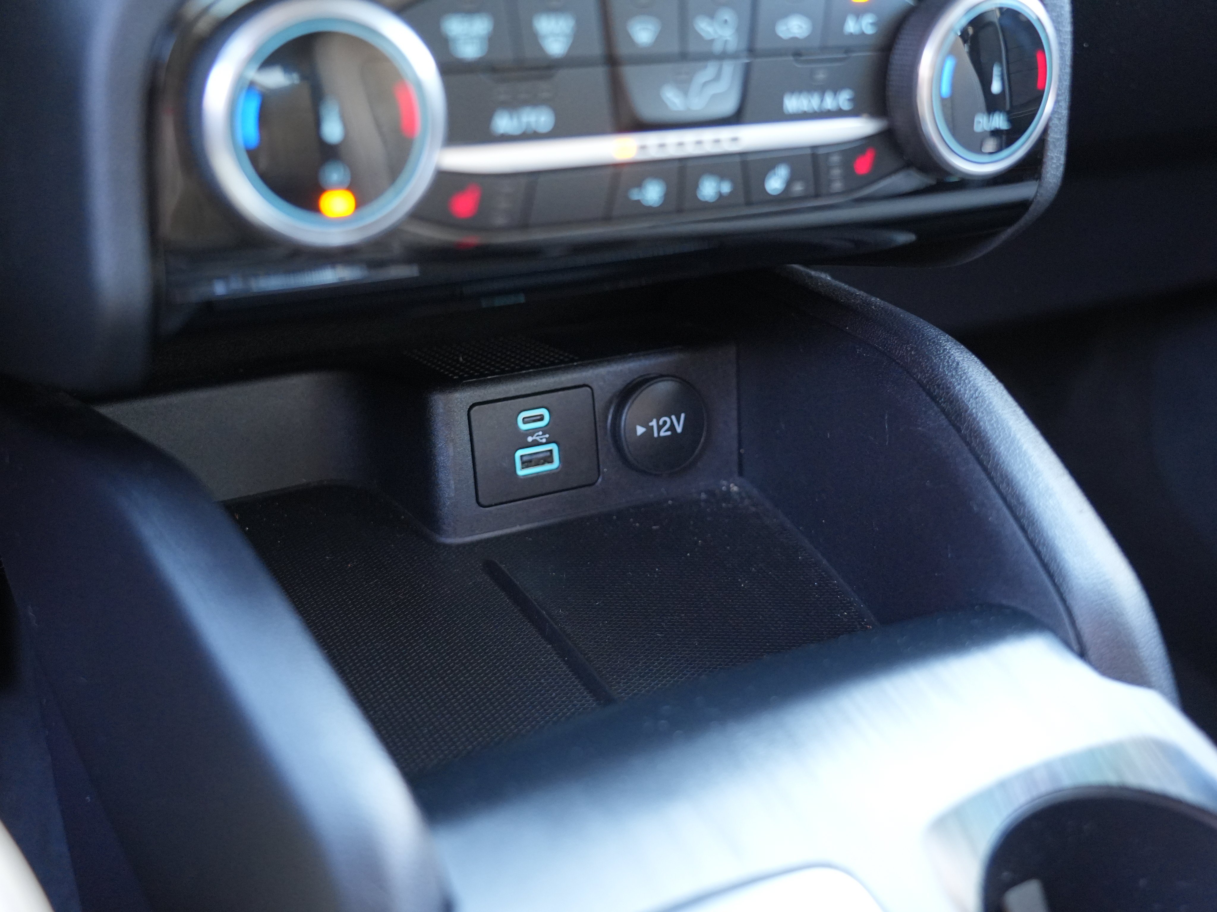 Used 2022 Ford Escape SE w/ SE Sport Appearance Package AWD/4WD image 35
