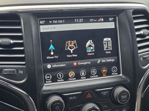 Used 2018 Jeep Grand Cherokee Limited image 25