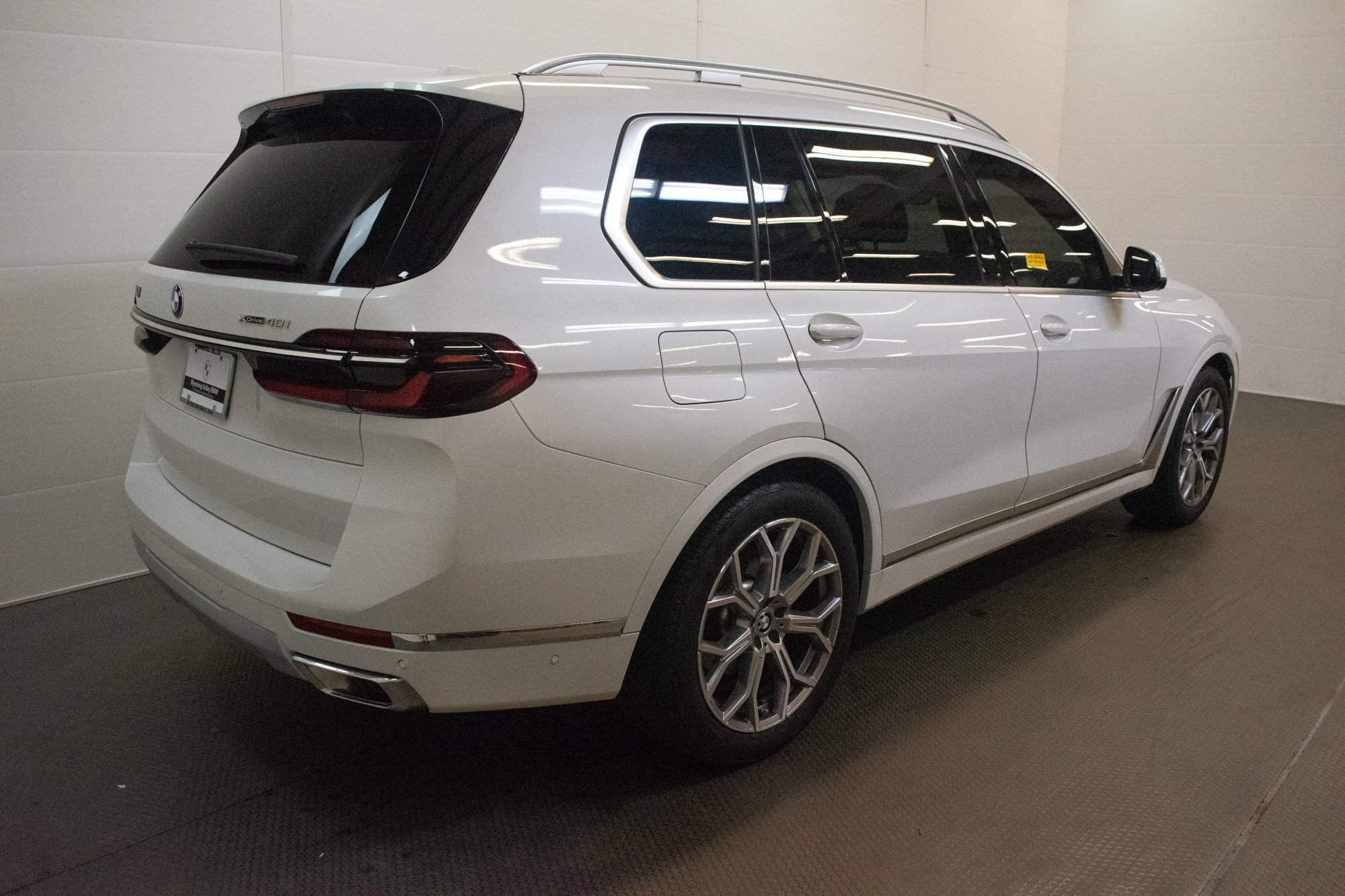 Used 2025 BMW X7 xDrive40i w/ Climate Comfort Package AWD/4WD image 4