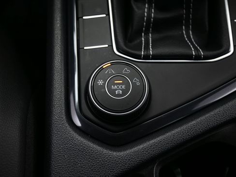 Used 2022 Volkswagen Tiguan SE AWD/4WD image 24