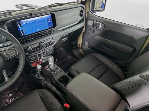 Used 2025 Jeep Wrangler Unlimited Rubicon AWD/4WD image 21