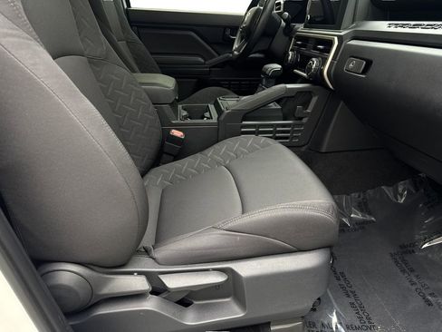 Used 2025 Toyota Tacoma SR image 43