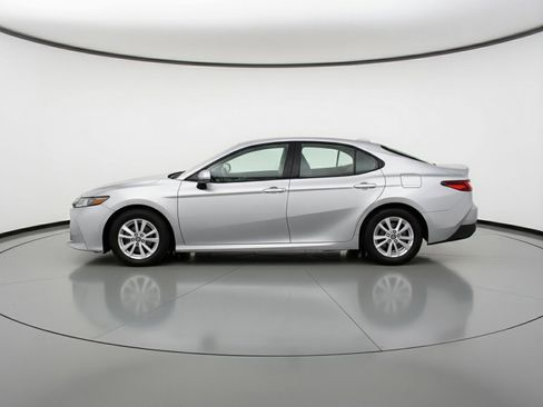 Used 2025 Toyota Camry LE FWD image 5