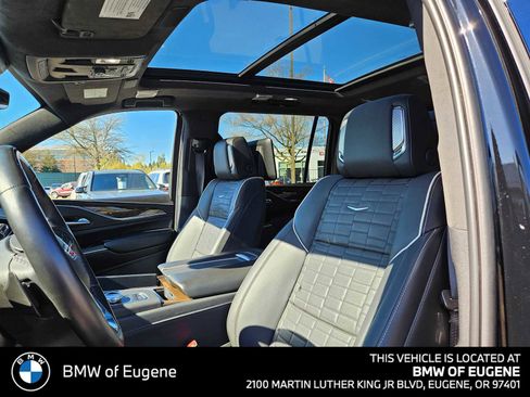 Used 2024 Cadillac Escalade ESV Premium Luxury Platinum AWD/4WD image 26