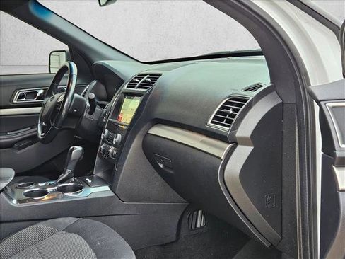 Certified 2019 Ford Explorer XLT w/ Equipment Group 201A image 17