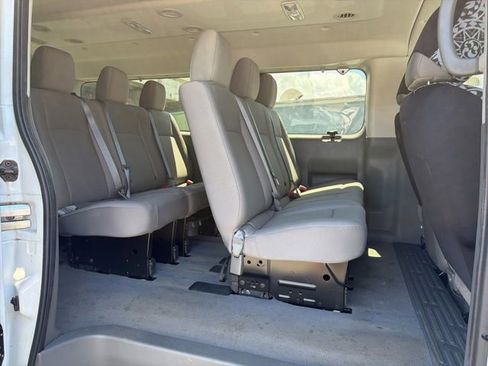 Used 2018 Nissan NV 3500 SV RWD image 17