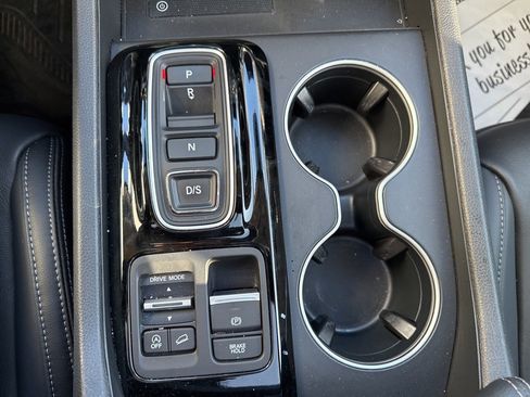 Certified 2023 Honda Pilot Touring image 27