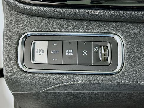 Used 2025 Buick Enclave Preferred FWD image 17