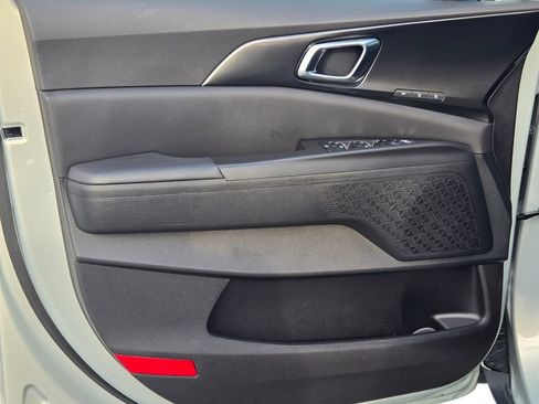 Used 2025 Kia Carnival SX w/ SX Dark Edition Package FWD image 14