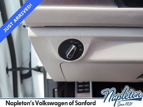 Used 2024 Volkswagen Jetta SE w/ Panoramic Sunroof Package FWD image 16