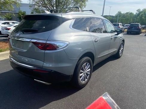 Used 2023 Buick Enclave Essence image 11