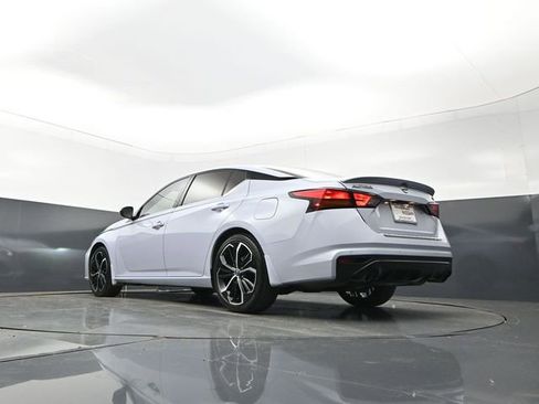 Used 2023 Nissan Altima 2.5 SR w/ SR Premium Package FWD image 31
