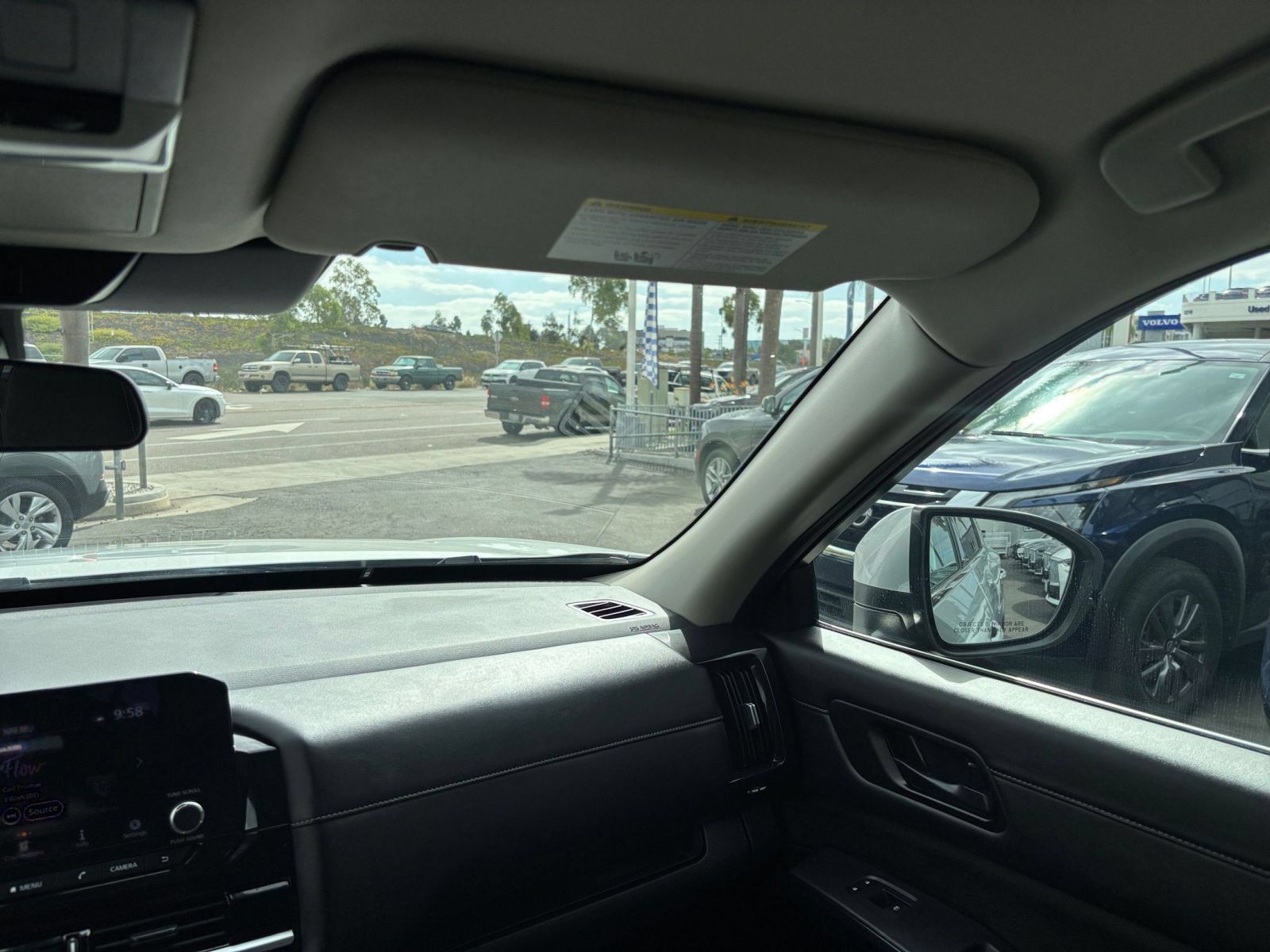 Used 2025 Nissan Pathfinder SV FWD image 37