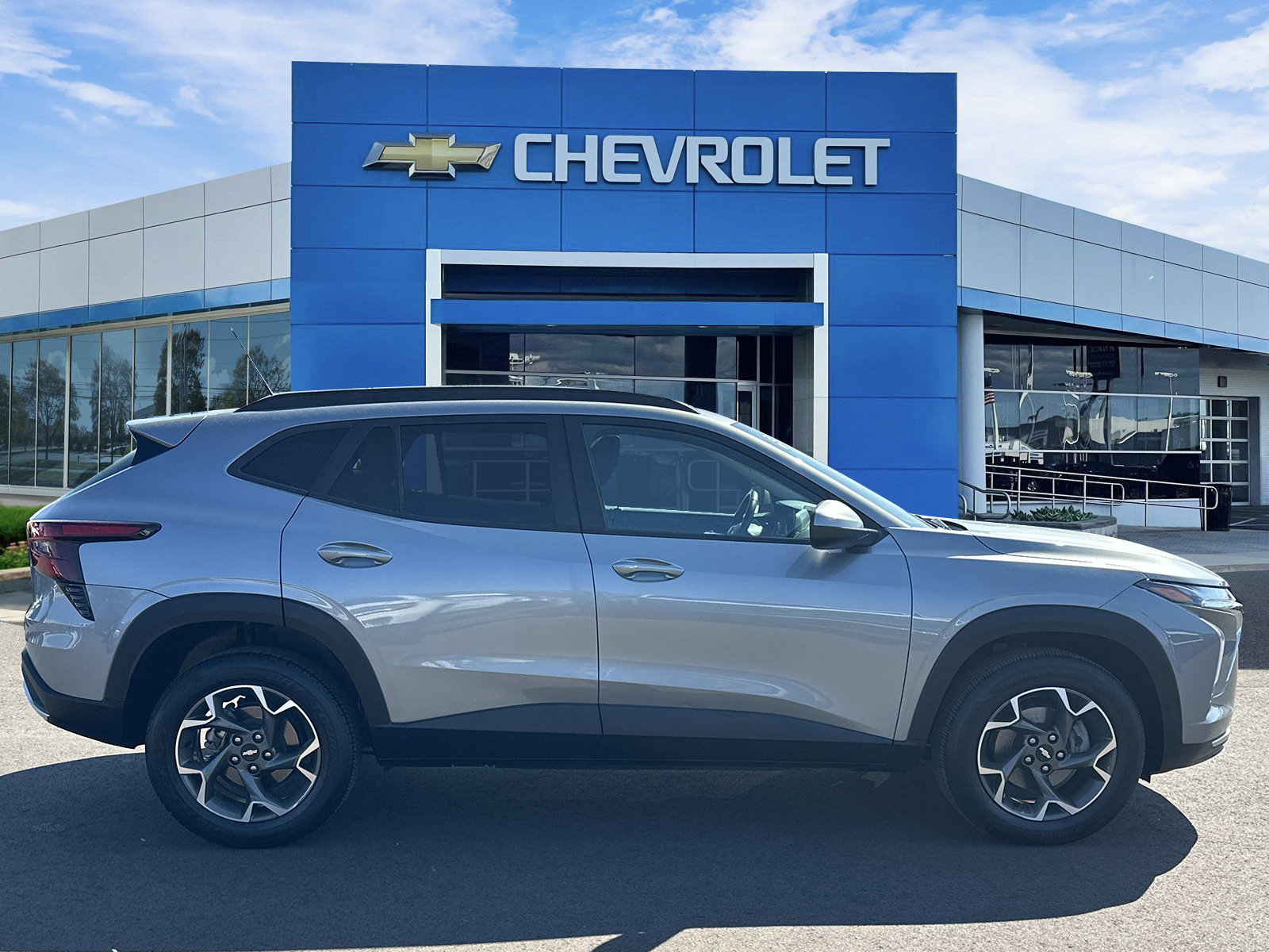 Certified 2024 Chevrolet Trax LT w/ Sunroof Package FWD image 5