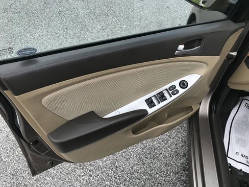 Used 2014 Hyundai Accent GLS FWD image 9