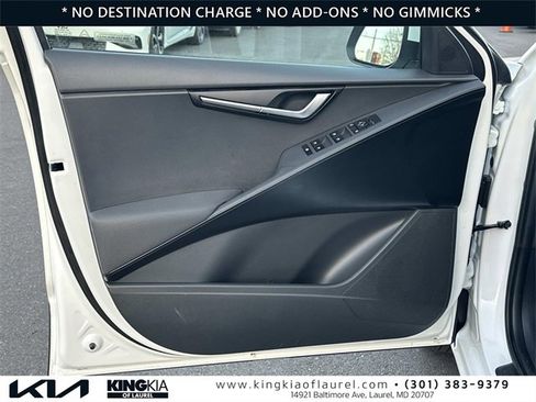 Used 2025 Kia Niro LX image 19