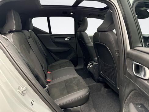 Used 2025 Volvo XC40 B5 Plus AWD/4WD image 20