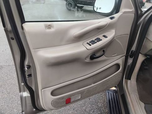 Used 2001 Ford Expedition XLT image 9