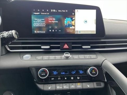 Used 2025 Hyundai Elantra SEL image 21